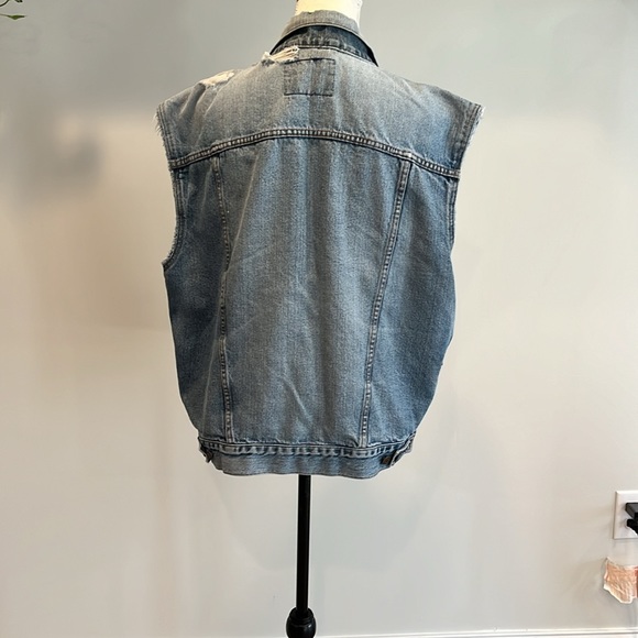 Levi Strauss signature destroyed denim vest. Size M - Picture 5 of 14